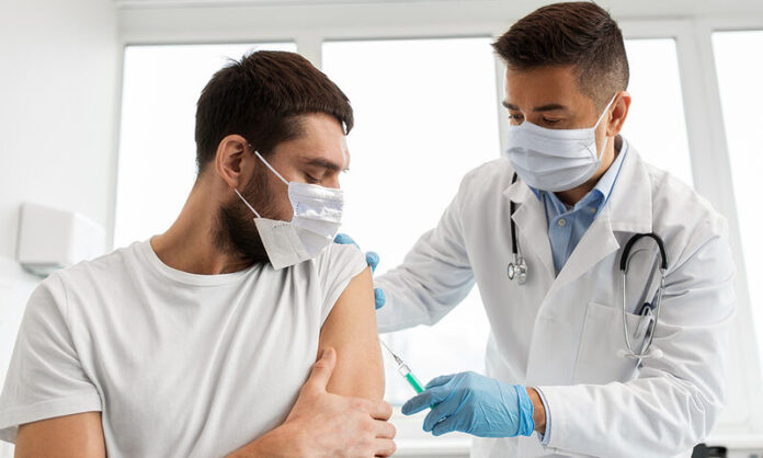 Γαλλία : Διπλός εμβολιασμός κατά του κοροναίού και της γρίπης