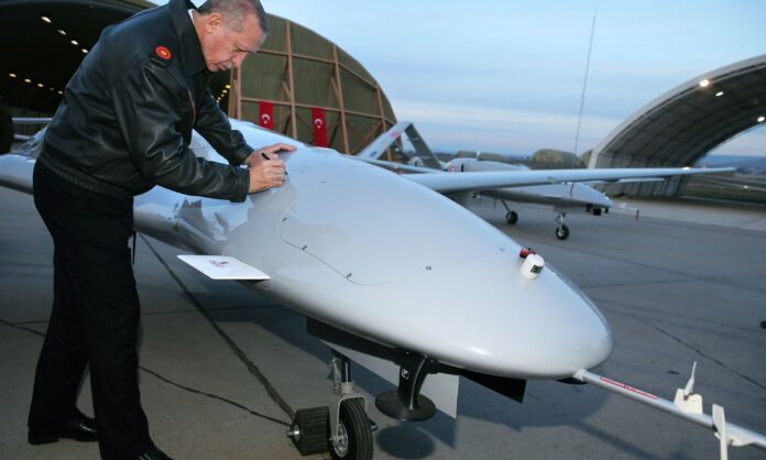 Η Μόσχα «στέλνει» μήνυμα στην Άγκυρα: «Βρήκαμε τα αδύνατα σημεία των drones Bayraktar». Πως μπορούν μπορούν να καταρριφθούν