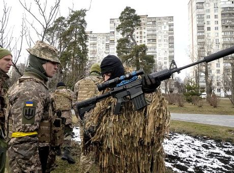 Financial Times: Η Ουκρανία στο επίκεντρο της μεγαλύτερης προμήθειας όπλων