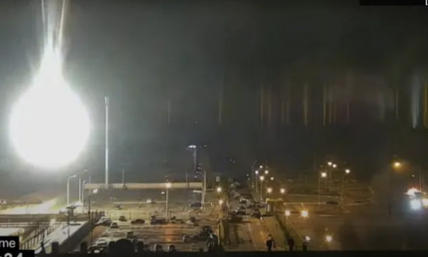 Ρωσικά πυρά χτύπησαν τη νύχτα το πυρηνικό εργοστάσιο της Ζαπορίζια
