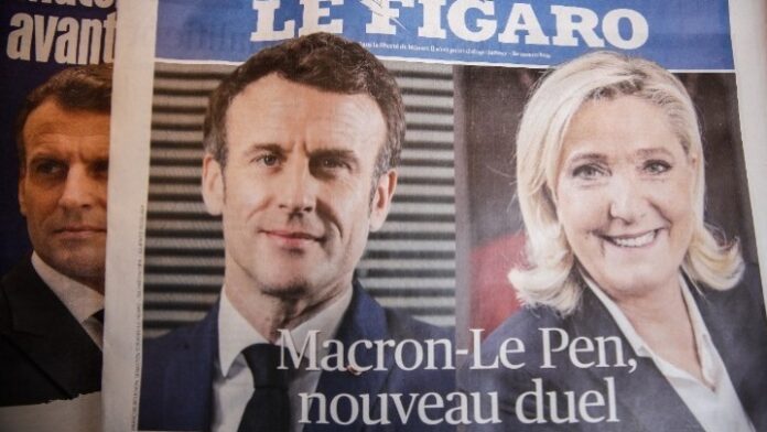 Γαλλικές εκλογές: Τρεις δημοσκοπήσεις φέρνουν τον Μακρόν να κερδίζει καθαρά την Μαρίν Λεπέν