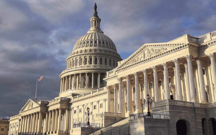 ΗΠΑ: Ανανεώνεται η Βουλή των Αντιπροσώπων και το 1/3 της Γερουσίας.Τι λένε οι δημοσκοπήσεις
