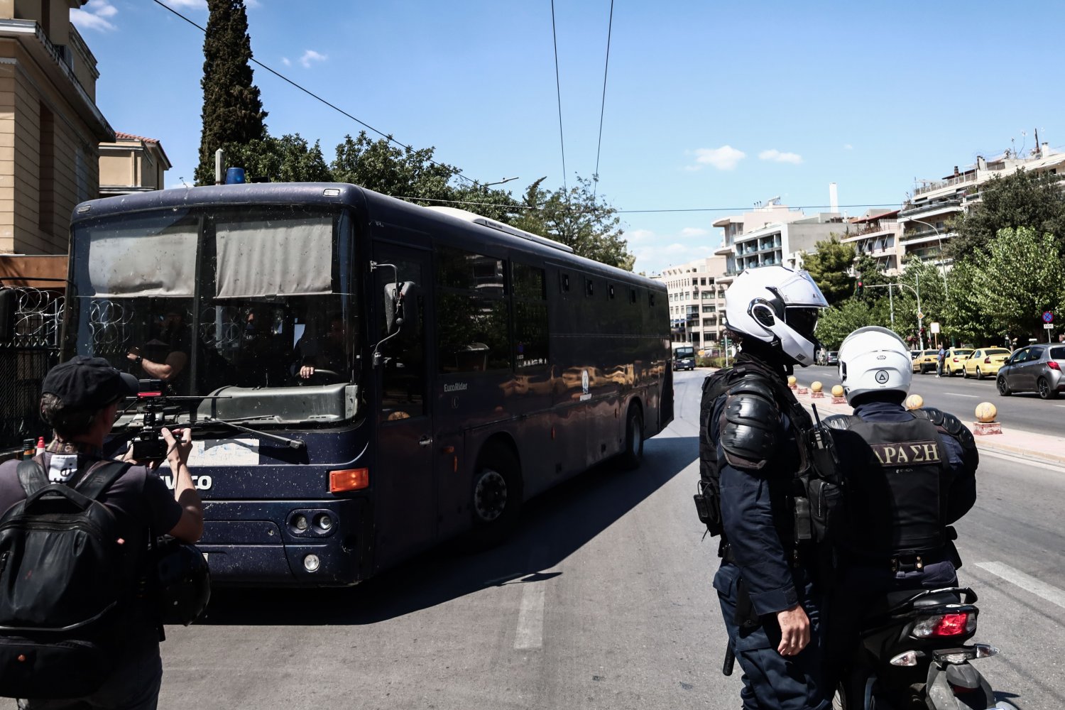 Βία και Μαχαιρώματα έξω από το ΕΠΑΛ στο Λαύριο: Συλλήψεις και Δικαστικές Εξελίξεις