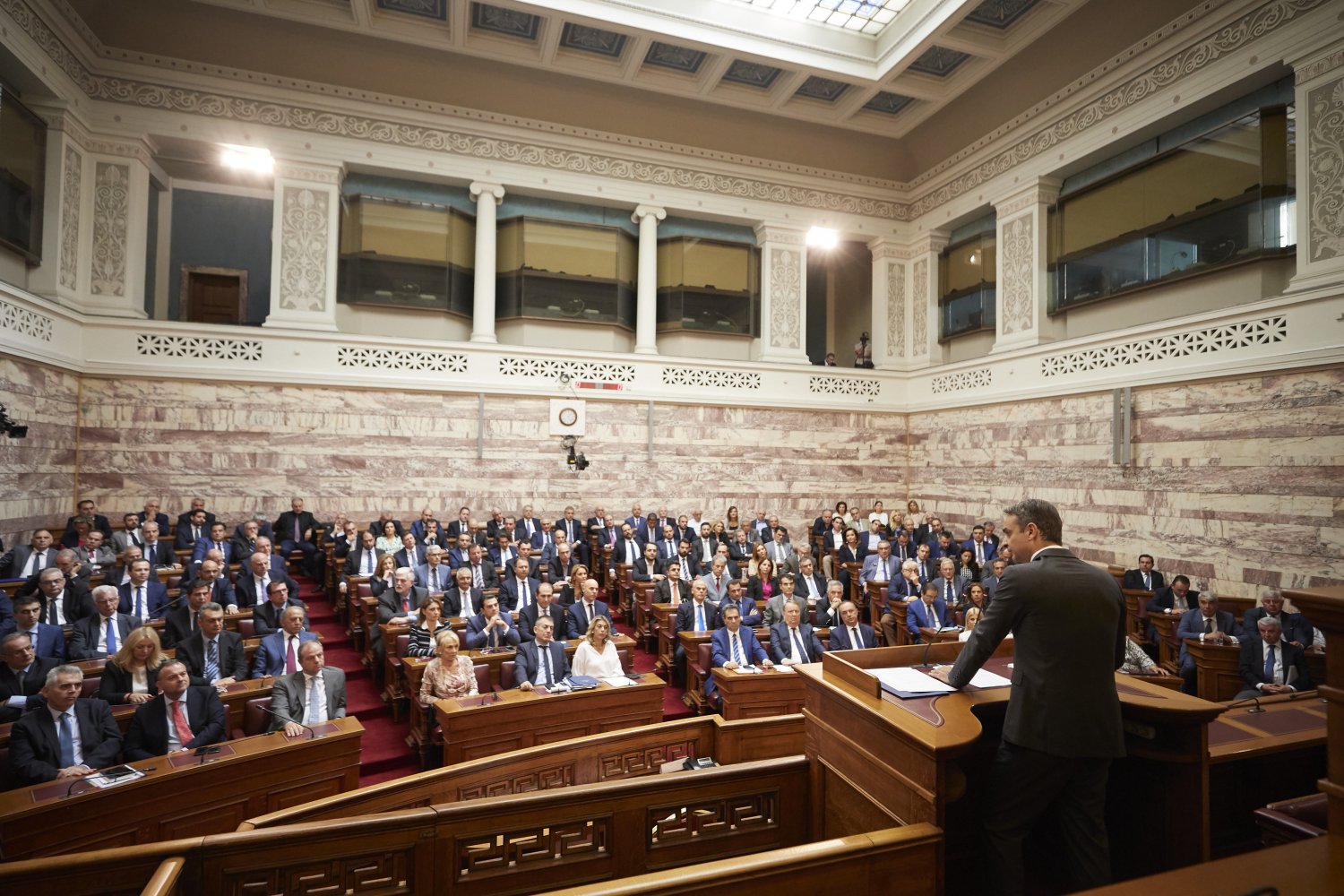 Εσωτερικές εντάσεις στη Νέα Δημοκρατία και προσπάθειες για εκτόνωση της κατάστασης