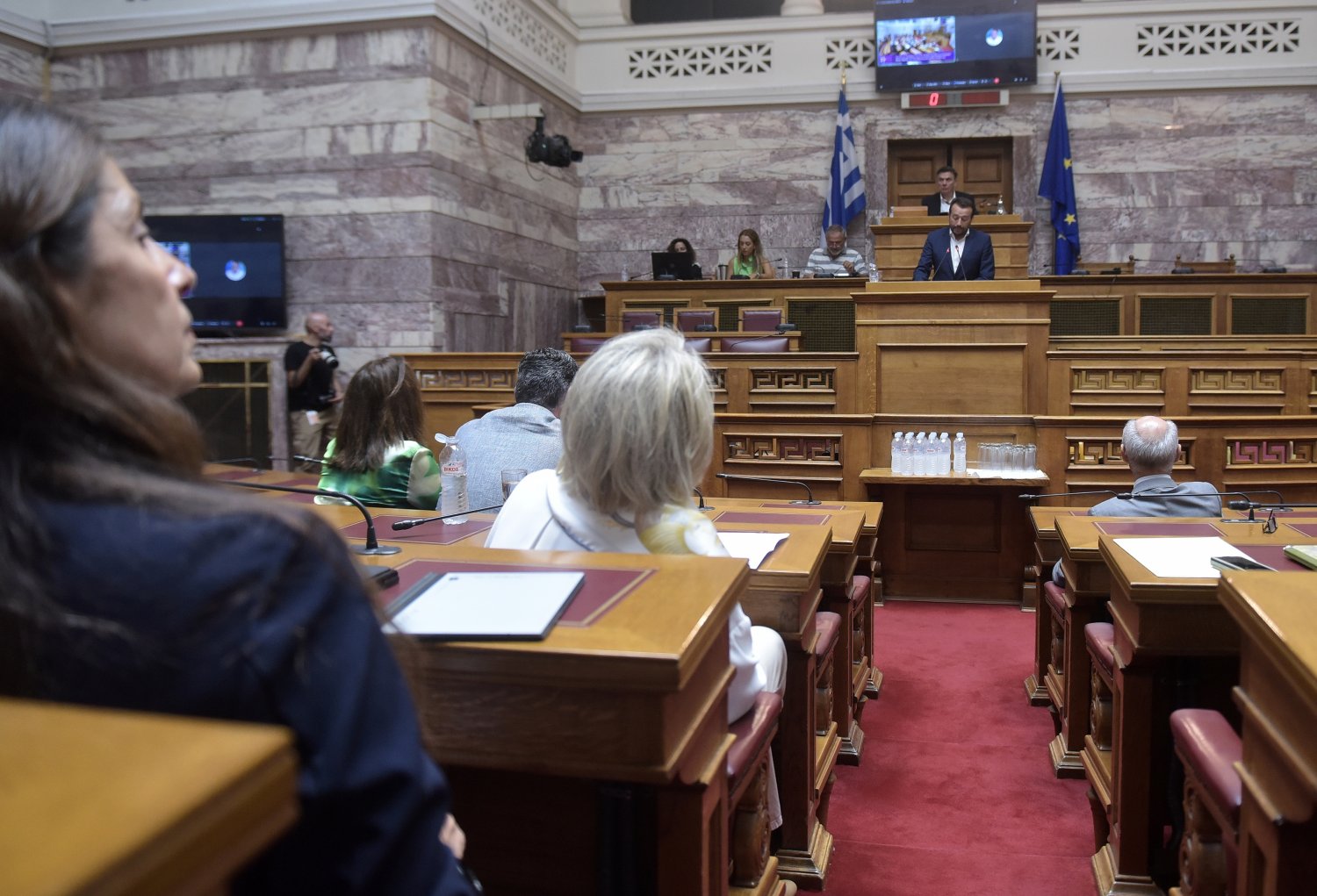 Αίτημα του ΣΥΡΙΖΑ για Άμεση Σύγκληση της Επιτροπής Οικονομικών Υποθέσεων για Μείωση Τραπεζικών Προμηθειών και Διαφορών Επιτοκίων